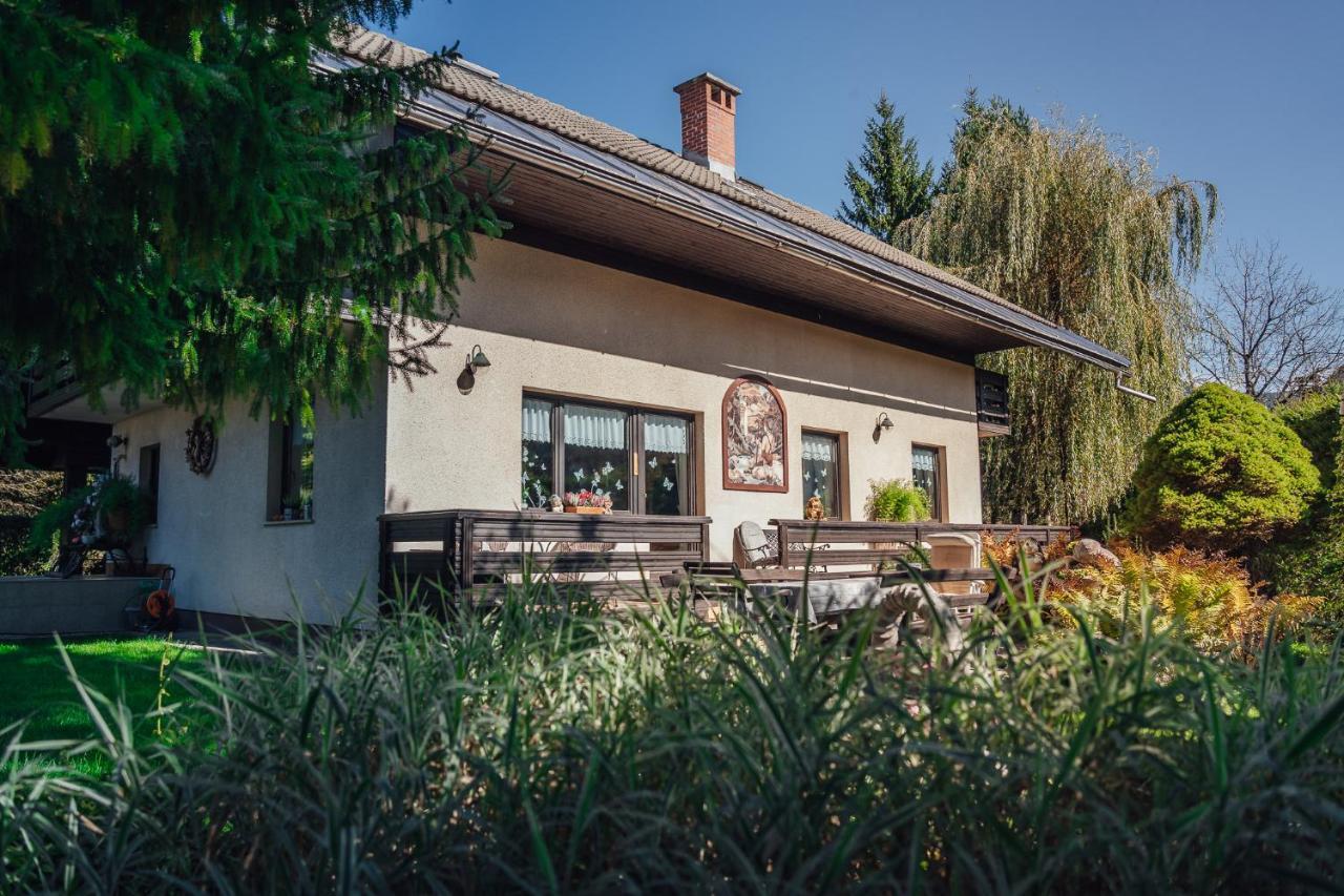 Apartma Borovc Apartment *